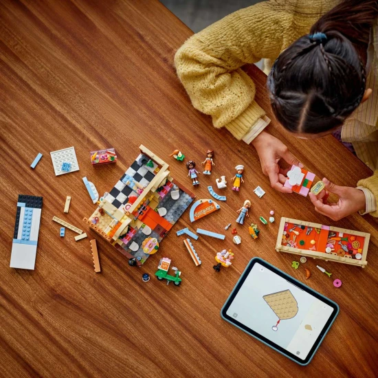 LEGO Friends étterem kiegészítőkkel teli konyhával