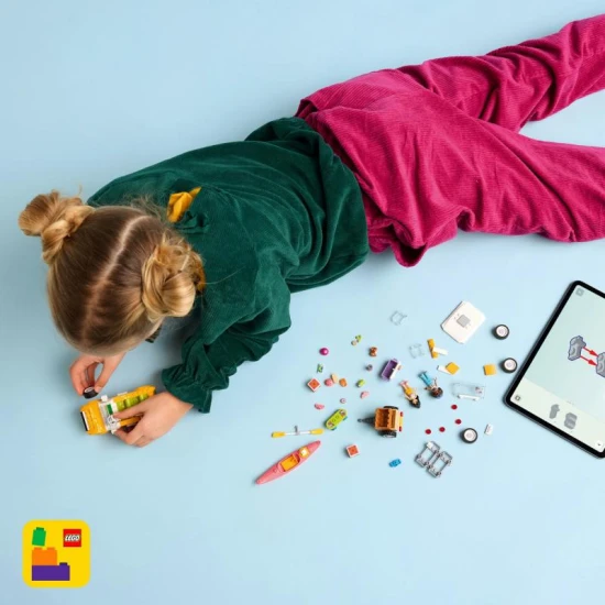 LEGO Friends 42659 – Autós kirándulás barátokkal kiskutyával és minifigurákkal