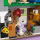 LEGO® Friends 42670 Heartlake apartmanok és üzletek – kreatív építőkészlet 9 karakterrel, pékséggel, kerámiastúdióval és egyéb részletekkel.