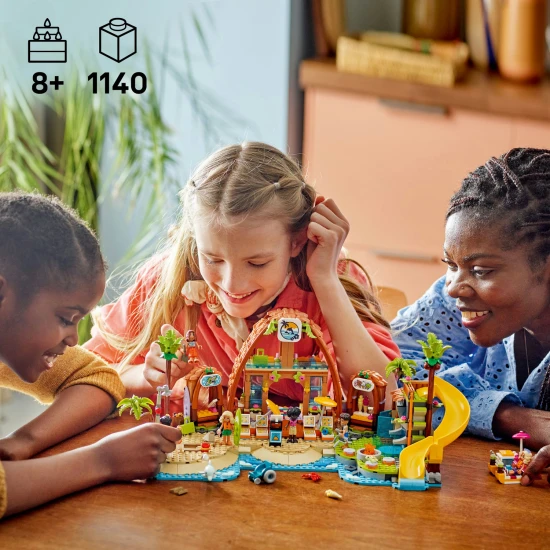 LEGO Friends 42673 Családi nyaralás a tengerparton – 6 minibaba, delfin, teknőc és kiegészítők a strand- és vízi játékhoz