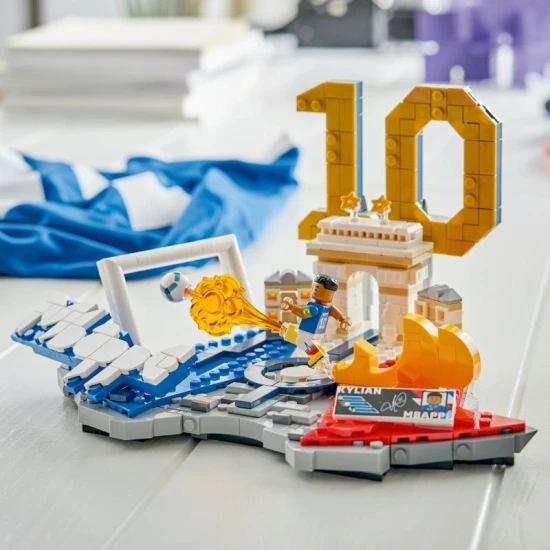 LEGO Editions 43013 Kylian Mbappé minifigurával és francia alappal