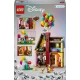 LEGO Disney House a fent című filmből: Részletes modell léggömbökkel, kéményekkel és karakterfigurákkal.