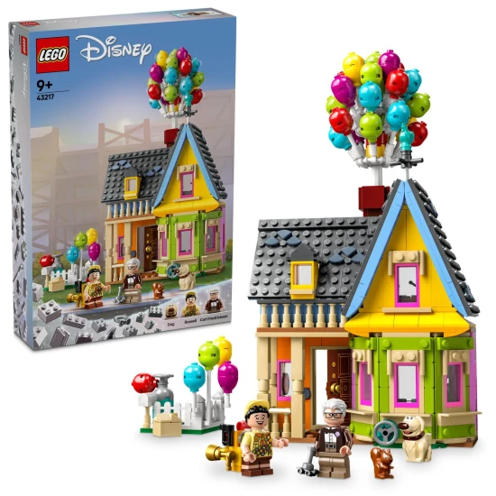 LEGO Disney House a fent című filmből: Részletes modell léggömbökkel, kéményekkel és karakterfigurákkal.