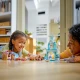 LEGO Ice Kingdom: Elza és a kastély építőkészlet Elza és Anna minifigurákkal, Bruni és a rénszarvas háziállatokkal, konyhával, kandallóval, hintával, csúszdával, tábortűzzel és jégkenuval. 
