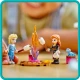 LEGO Ice Kingdom: Elza és a kastély építőkészlet Elza és Anna minifigurákkal, Bruni és a rénszarvas háziállatokkal, konyhával, kandallóval, hintával, csúszdával, tábortűzzel és jégkenuval. 