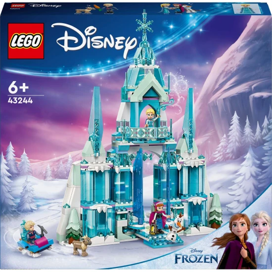 Elsa háromszintes jégpalotája a LEGO® Frozenből, egy jelenettel, ahol Elsa, Anna és Kristoff egy erkélyen állnak, mozgó padlóval, varázsajtóval és leeső csillárral. 