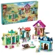  Disney Princesses LEGO® építőkészlet piaccal, amely Tiana, Aurora, Hamupipőke és Ariel minifigurákat, gyűjthető gyűrűket és különféle játékkellékeket tartalmaz. A maketten egy piac látható, virágcserépvel, paddal és szökőkúttal.
