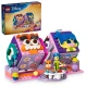 LEGO® Disney In Head 2 filmkészlet 2 megépíthető kockával, Joy and Anxiety mini babákkal, szeszélyes jelekkel, valamint Foreman és Margie figurákkal. A makett színes emléklabdákat és egy kockáknak való kiállítási standot tartalmaz.