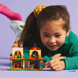 LEGO Disney 43261 Miniatűr ház az Encanto című filmből LEGO Disney 43261 Miniatűr ház az Encanto című filmből
