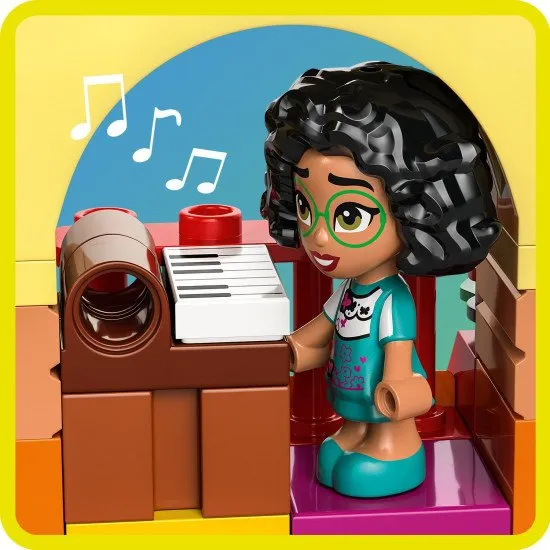 A LEGO® Disney Encanto építőkészlet – Madrigal háza Mirabel, Antonio karakterekkel és egy kapibarával a gyerekek végtelen szórakozásáért.