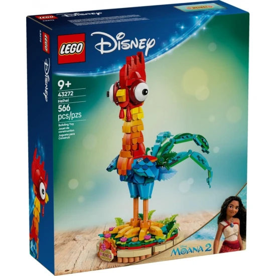 Heihei kakas színes LEGO-modellje a Moana, a bátor meséből, egy kiállítási standon állva.