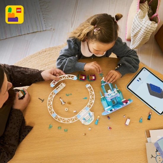 LEGO Disney 43281 Elsa jégpalotája és hószán