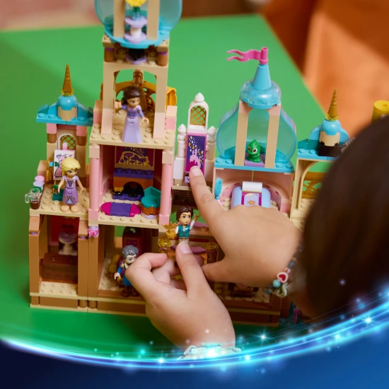 LEGO Disney 43297 Aranyhaj hercegnő kastélya