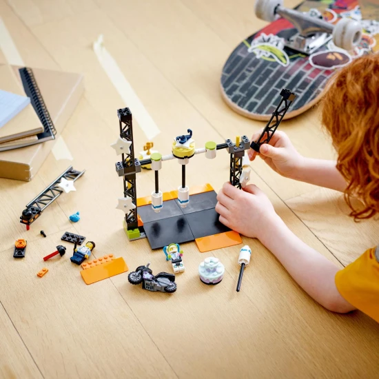 LEGO CITY Hammer Stunt Challenge LEGO CITY Hammer kaszkadőr kihívás tele akciókkal