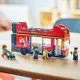 Nagyszerű emeletes LEGO® városnéző busz mindkét emeleten kényelmes ülésekkel, kidolgozott részletekkel és különféle játéktartozékokkal, mint például mikrofon, telefon és kamera.