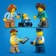 Nagyszerű emeletes LEGO® városnéző busz mindkét emeleten kényelmes ülésekkel, kidolgozott részletekkel és különféle játéktartozékokkal, mint például mikrofon, telefon és kamera.