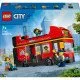 Nagyszerű emeletes LEGO® városnéző busz mindkét emeleten kényelmes ülésekkel, kidolgozott részletekkel és különféle játéktartozékokkal, mint például mikrofon, telefon és kamera.