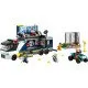 LEGO CITY Mobil bűnügyi labor teherautóval, amely megnyílik, hogy felfedjen egy kétszintes bűnügyi helyszínt térképpel, mikroszkóppal, kávéfőzővel és börtönnel, rendőrökkel, tudósokkal és bűnöző minifigurákkal.