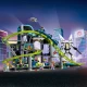 LEGO City hullámvasút kocsikkal, arcade játékkonzolokkal és mozgó robottal, akciódús utazást kínál egy videojátékokkal és futurisztikus elemekkel teli vidámparkban.