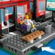 LEGO City villamosmegálló kávézóval, jegykiadó automatával és tágas villamossal, 2 vezetőfülkével és kényelmes ülésekkel az utasok számára.