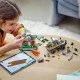 A LEGO CITY terepjáró robusztus gumikkal és kamerakarral, a dzsungel felfedezői tigrist követnek, távcsővel, walkie-talkie-val, térképpel és felmérő drónnal a kalandos felfedezéshez.