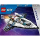 LEGO CITY Csillagközi űrhajó kihajtható főhajtóművekkel, játék akkumulátorral a gyors induláshoz, és egy drónnal, amely sugárhajtású csomaggá válik az űrstáb minifigurájához.