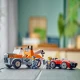 LEGO® vontató teherautó sofőrrel egy kényelmes kabinban, strapabíró széles gumikkal és működő csörlővel, amely minden helyzetben készen áll a segítségre.
