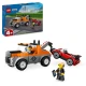 LEGO® vontató teherautó sofőrrel egy kényelmes kabinban, strapabíró széles gumikkal és működő csörlővel, amely minden helyzetben készen áll a segítségre.