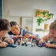 LEGO CITY F1® Garázs Mercedes-AMG és Alpine versenyautókkal útra készen.