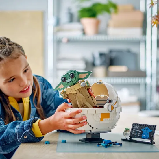 LEGO Grogu™ lebegő babakocsiban – mozgó alkatrészeket tartalmazó részletes készlet a Star Wars rajongóinak.