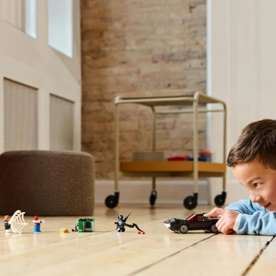 LEGO Spider-Man vs. Venom 76309 – Erőautó Spider-Man, Venom és Spider-Woman minifigurákkal