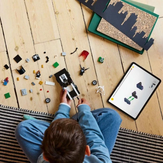 LEGO Spider-Man vs. Venom 76309 – Erőautó Spider-Man, Venom és Spider-Woman minifigurákkal