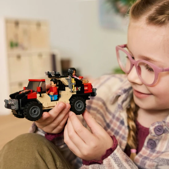 LEGO Jurassic World 76972 Menekülés a raptor elől a terepjáróban Velociraptorral és minifigurákkal