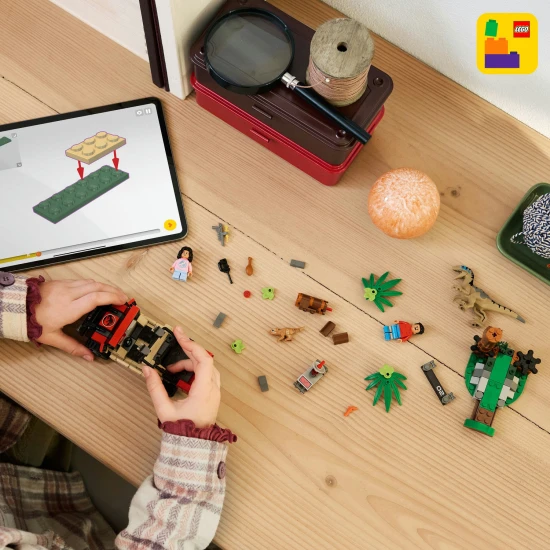 LEGO Jurassic World 76972 Menekülés a raptor elől a terepjáróban Velociraptorral és minifigurákkal