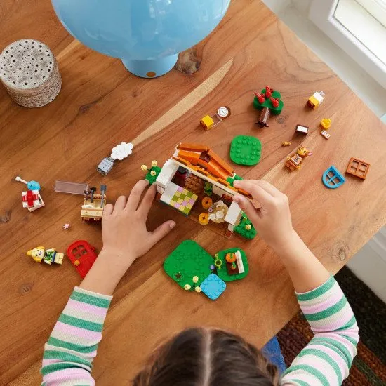 Látogassa meg a Fauna otthonát Isabelle-lel a LEGO készlettel.