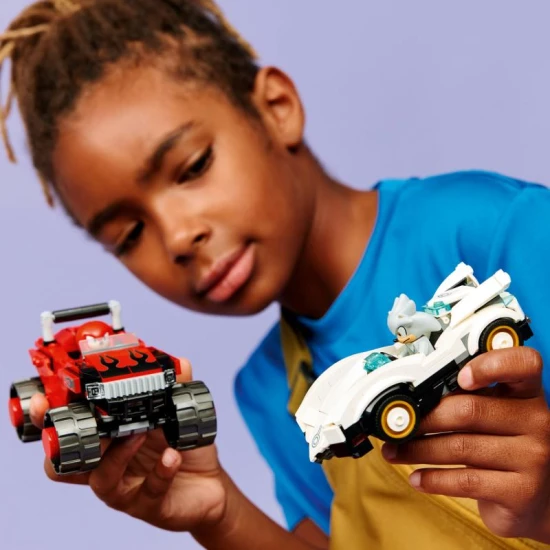 LEGO Sonic The Hedgehog 77118 Silver autója vs. Knuckles monster truckja