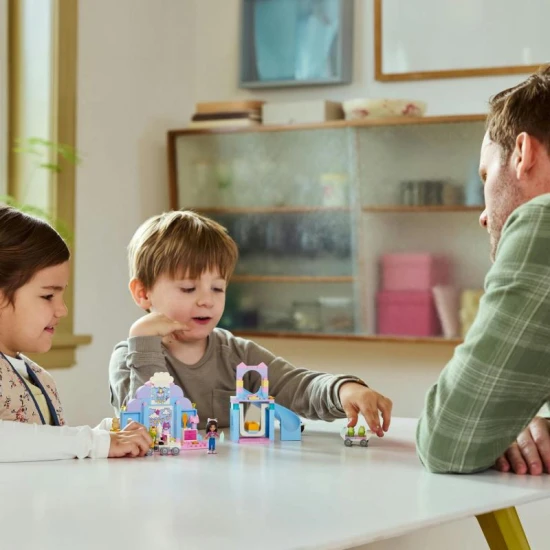 Tanuld meg az állatok gondozását Gabbyval és macskaágyával.