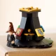 "LEGO Harry Potter beszélő válogatósapka – Harry Potter minifigura és kalap az állványon