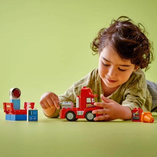 LEGO DUPLO Mack a versenyeken