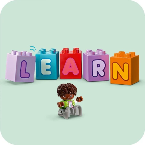 A LEGO DUPLO Alphabet Truck tökéletes bevezetés az óvodások betűibe.