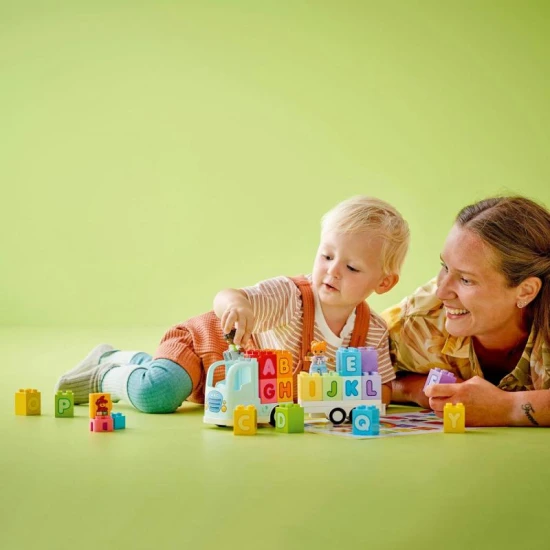 A LEGO DUPLO Alphabet Truck tökéletes bevezetés az óvodások betűibe.