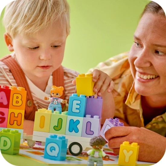 A LEGO DUPLO Alphabet Truck tökéletes bevezetés az óvodások betűibe.