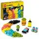 A LEGO Classic Neon Creative Fun kreatív játékokat mutat be neon színekkel.