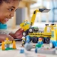 A gyerekek mindennapi építőkké válhatnak ezzel a LEGO City Építőteherautóval és Bontódaruval.