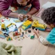 A gyerekek mindennapi építőkké válhatnak ezzel a LEGO City Építőteherautóval és Bontódaruval.