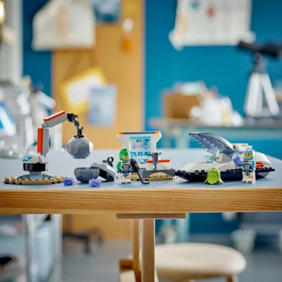 A gyerekek mindennapi űrhajósokká válhatnak ezzel a LEGO City Űrhajóval és Aszteroida Discovery játékkészlettel.