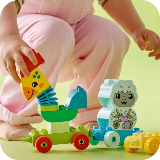 Állítsd össze az állatokat, tedd fel őket a vonatra, és indulj el velük egy utazásra a Lego Duplo Állatvonattal.