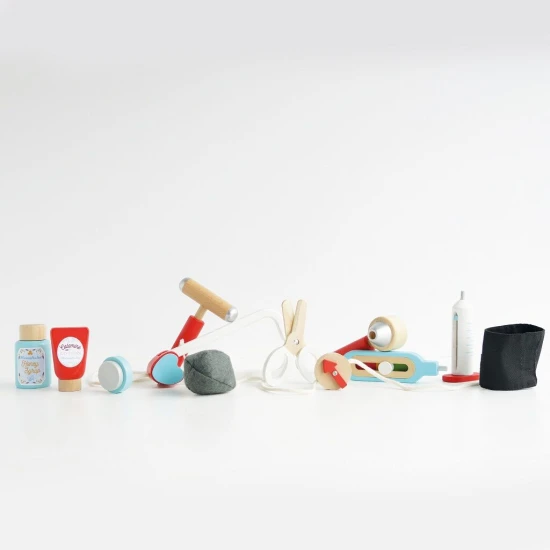 Egy orvosi készlet felszereléssel támogatja a gyermekek fejlődését