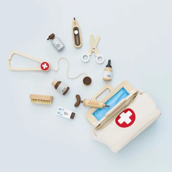 Egy készlet gyerekeknek, akik szeretnek orvosokat játszani.