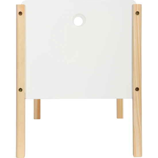 Fa fehér ágy lepedős babák számára.